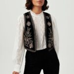 ایده هایی برای ست کردن جلیقه سوزن‌ دوزی ترند نوروز ۱۴۰۳ | امسال عید بدرخش!